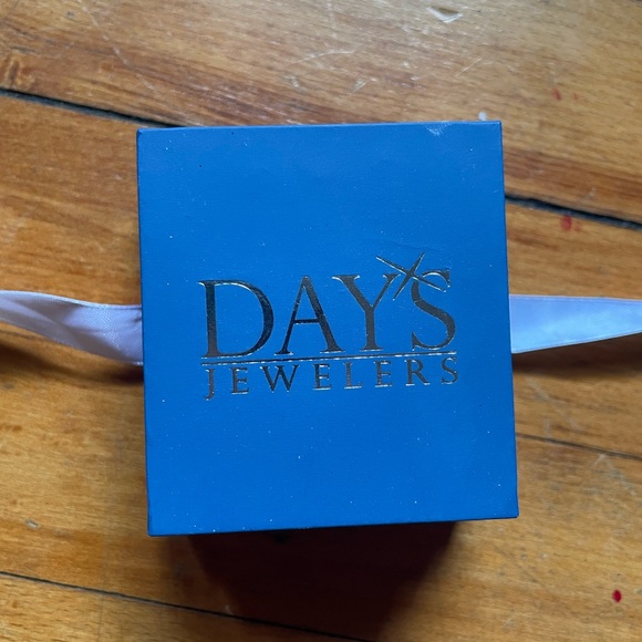 Days Jewelers Pearl earrings - Picture 3 of 4